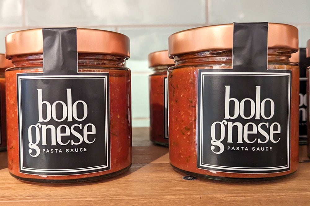 zu-mitnehmen-Bolognese-Sauce-eigens-hergestellt-in-der-Pastabar-Fusilli-in-Hilden