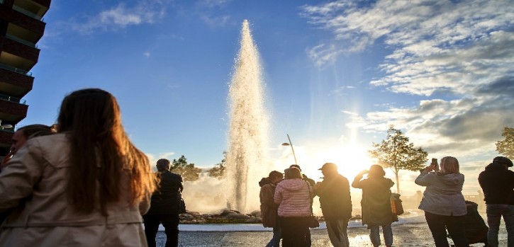 Wasser-Kunstwerk bricht am Samstag aus Wasser-Kunstwerk bricht am Samstag aus
