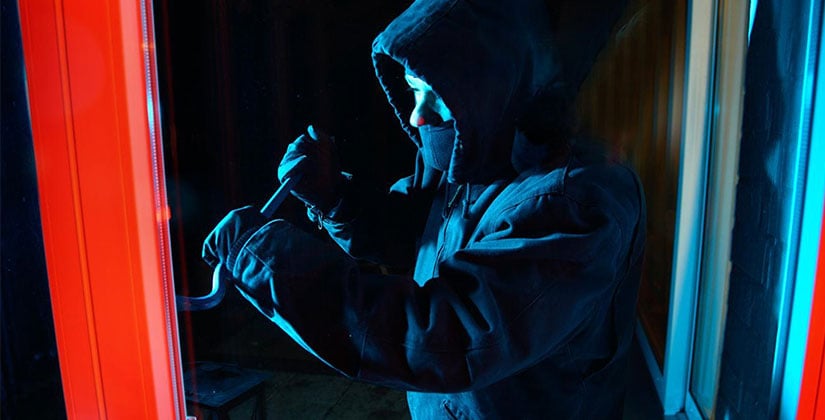 Gewaltsam durch Fenster eingedrungen – Zeugen gesucht