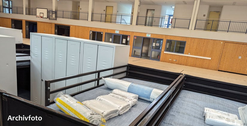 Umzug der Geflüchteten bis Ende April – Boden-Schäden verzögern Nutzung bis Schuljahresstart Umzug der Geflüchteten bis Ende April – Boden-Schäden verzögern Nutzung bis Schuljahresstart