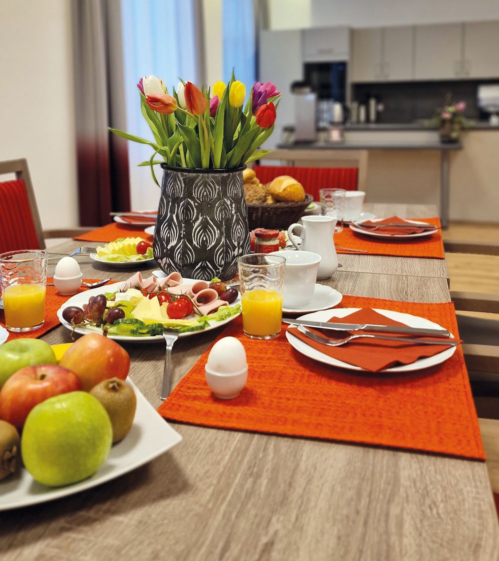 Monheimer-Tagespflege-gedeckter-Tisch