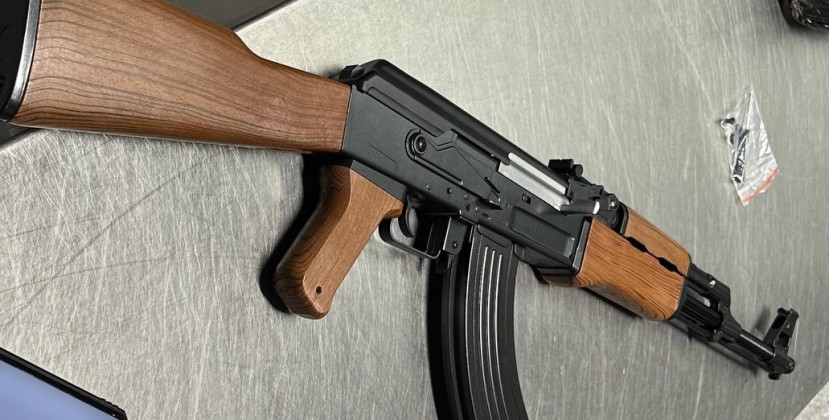 Mit dem Spielzeuggewehr durch den Zoll Mit dem Spielzeuggewehr durch den Zoll