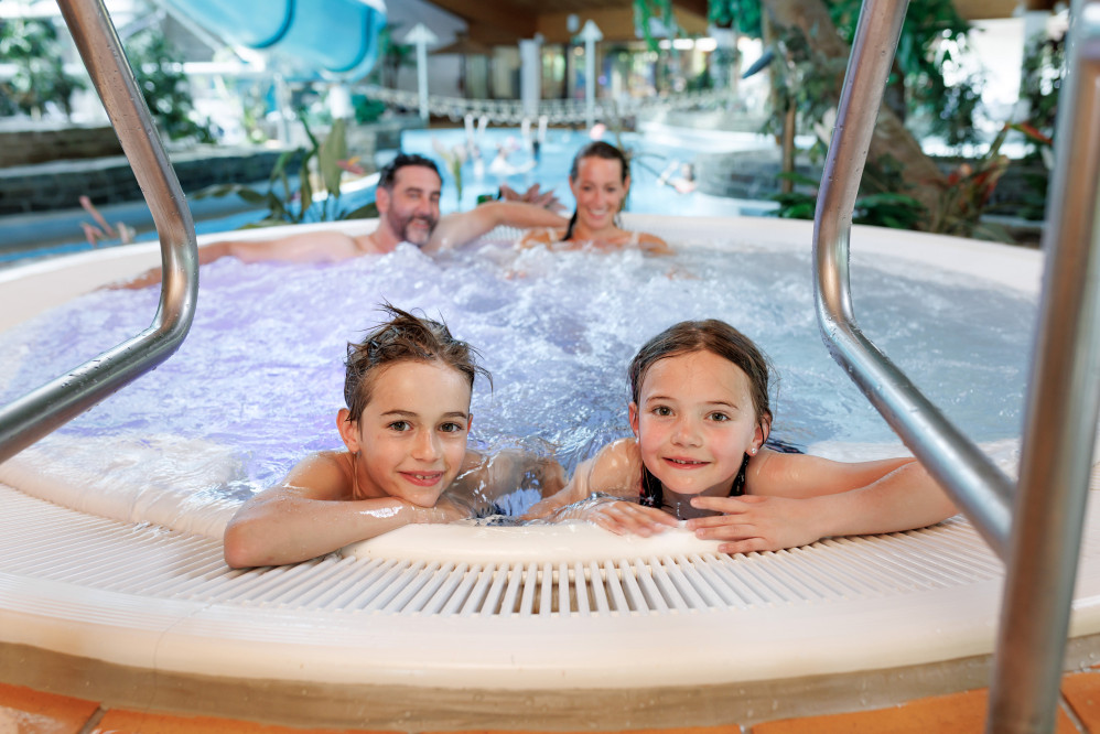 Hildorado_Der-Schwimmbadspass-f-r-die-Familie_Whirlpool_Kinder