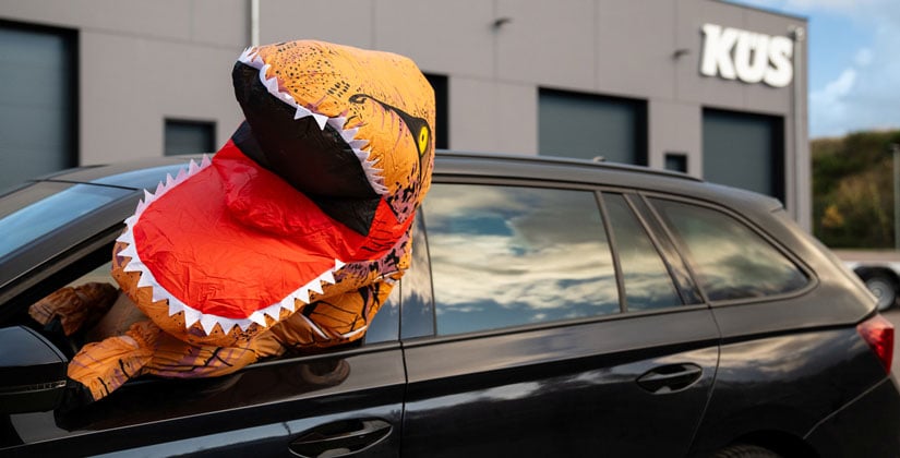 KÜS: Warum der Straßenverkehr kein Maskenball ist – Falsches Kostüm am Steuer kann gefährlich und teuer werden