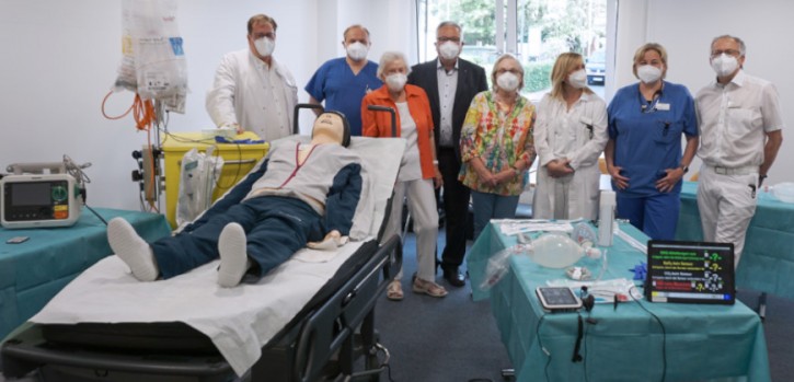 Training mit modernster Erste-Hilfe-Puppe – Wiederbelebung bis Notkaiserschnitt  
