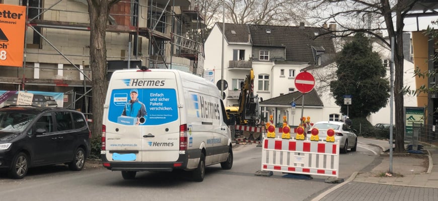 Einbahnstr-Robert-Gies-Str-Hilden-Fahrzeug-2