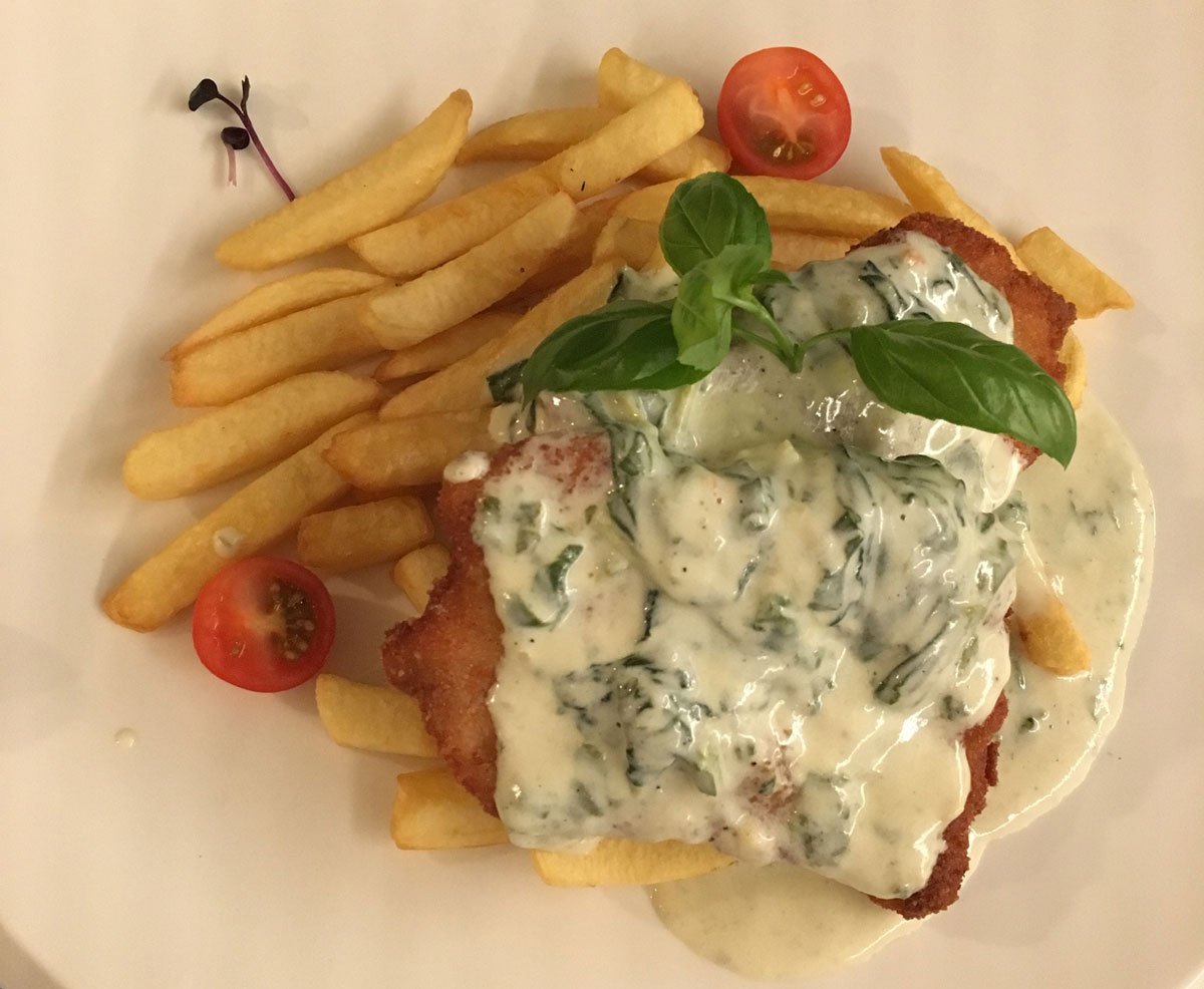 Restaurant Dion in Leverkusen-Opladen serviert herzhafte Schnitzel