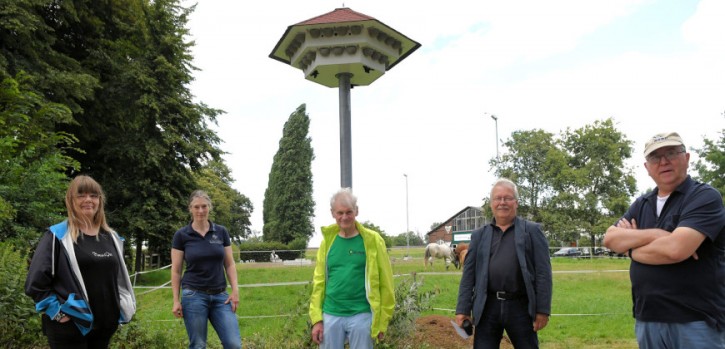 Sie bieten vorgefertigte Nester und Nisthöhlen 