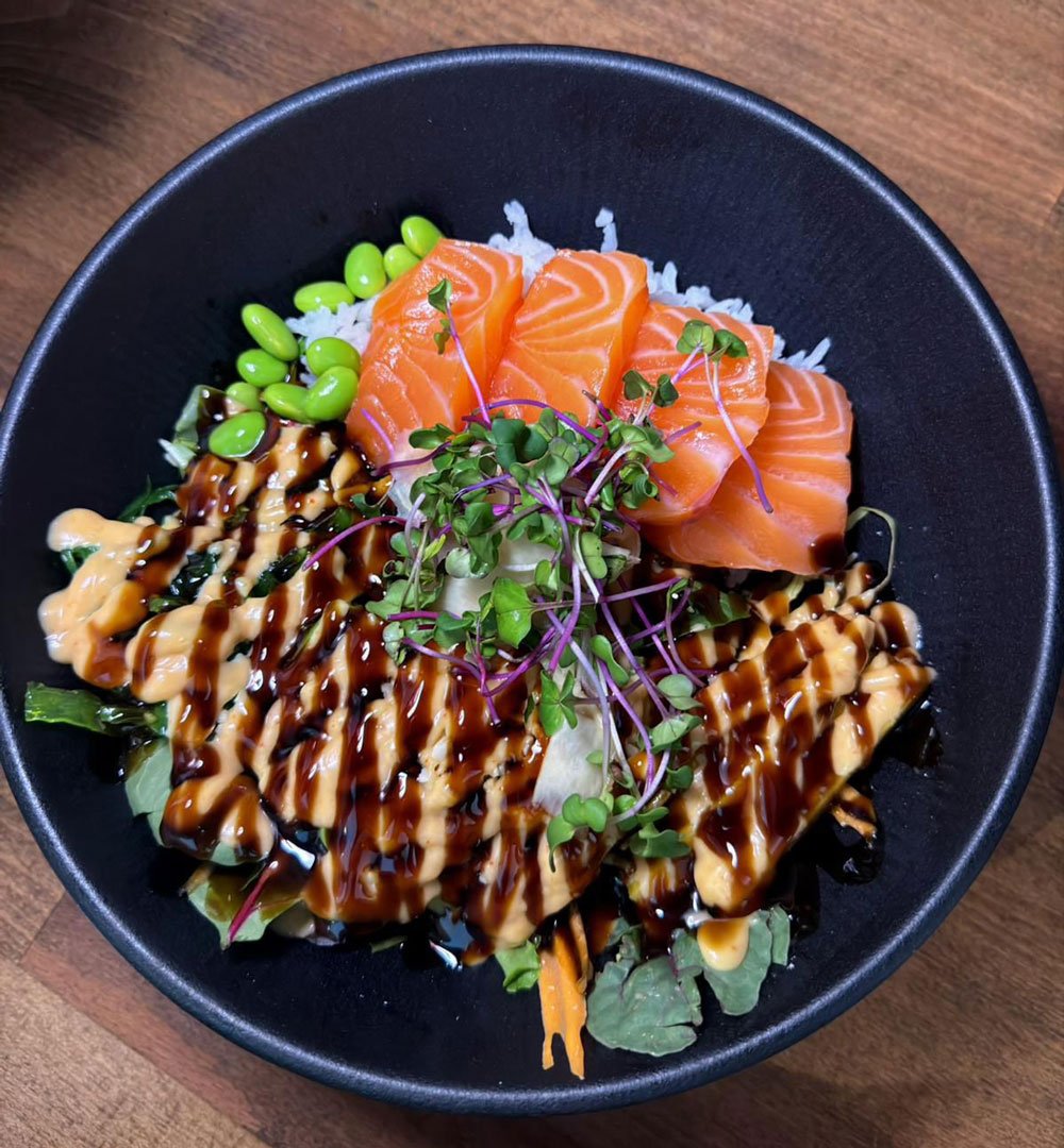 Nu-Quisine-Langenfeld-asiatisches-Restaurant-Bowls-Lachs-Soja