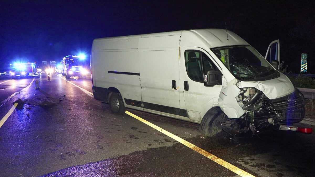 Unfall_A3_PKW-Boeschung-Transporter