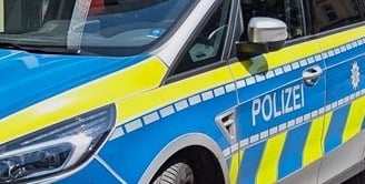 Kaufinteressent in Köln mit Schusswaffen bedroht und ausgeraubt