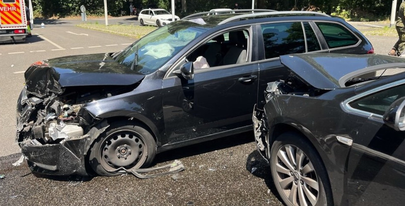Mutter übersah entgegenkommendes Fahrzeug Mutter übersah entgegenkommendes Fahrzeug