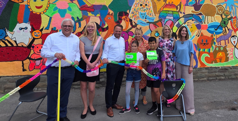 Leverkusener Grundschüler gestalten Kunstprojekt mit Künstlerin Britta Reinhardt Leverkusener Grundschüler gestalten Kunstprojekt mit Künstlerin Britta Reinhardt