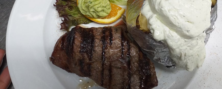 Red Lava bietet Filets vom Fleisch und Fisch Red Lava bietet Filets vom Fleisch und Fisch