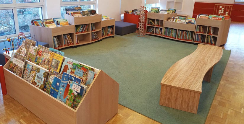 Bilderbücher, interaktiver Spielboden und programmierbare BeeBots