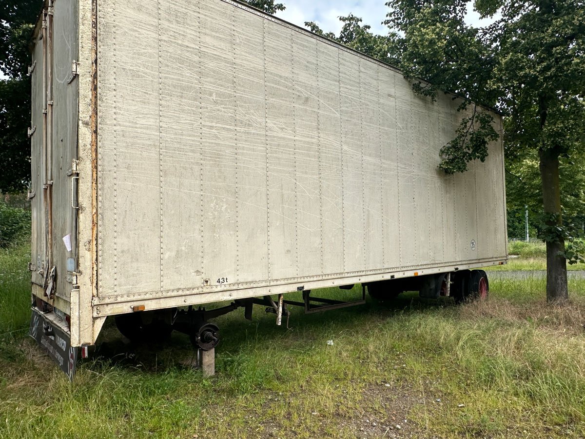 Parkplatz-Bandsbusch-Container
