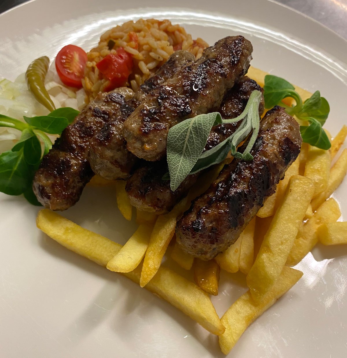 Restaurant Dion in Leverkusen-Opladen: leckere Cevapcici mit Pommes