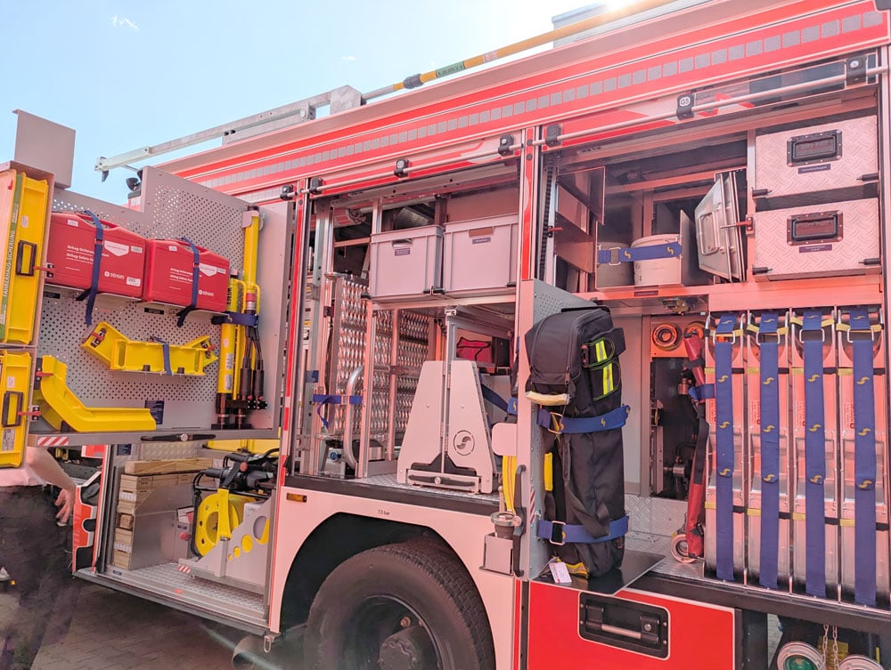 Feuerwehr-neue-Fahrzeuge-Allrounder-Innen