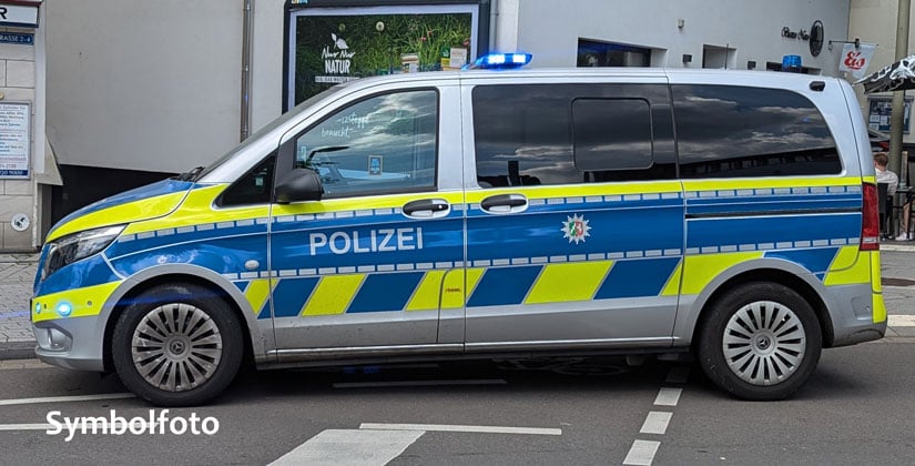 Unter Gewaltandrohung Herausgabe von Geld erzwungen 