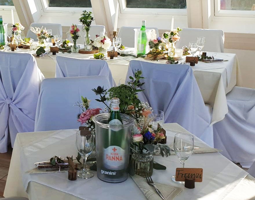 Giro-Pizza-Bella-Storia-Ristorante-Hilden-gedeckter-Tisch