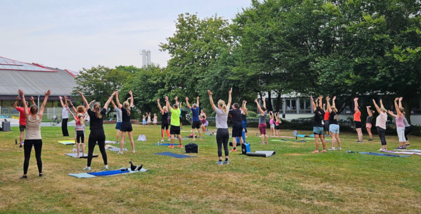 Kostenlose Fitnesskurse für Jung und Alt in Hildens Parks und Grünanlagen Kostenlose Fitnesskurse für Jung und Alt in Hildens Parks und Grünanlagen