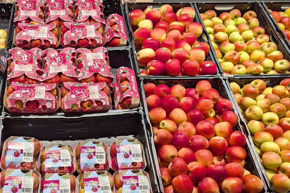 EDEKA-Kuhland-Hilden-Supermarkt-Obst-Aepfel-Pink-Lady