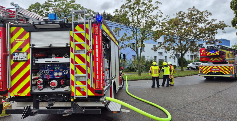 Feuerwehr verhindert das Übergreifen auf weitere Räume