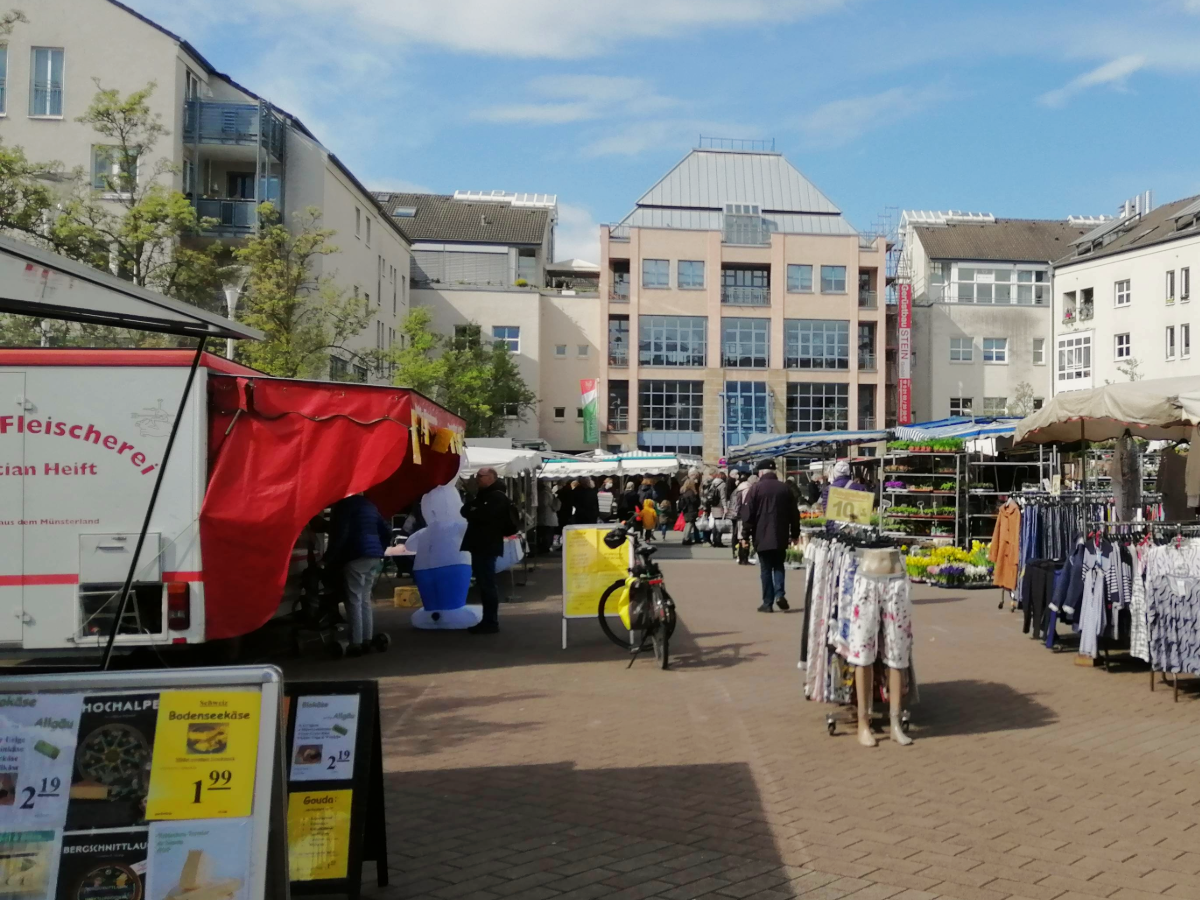 Wochenmarkt Hilden immer mittwochs auf dem Nove-Mesto-Platz