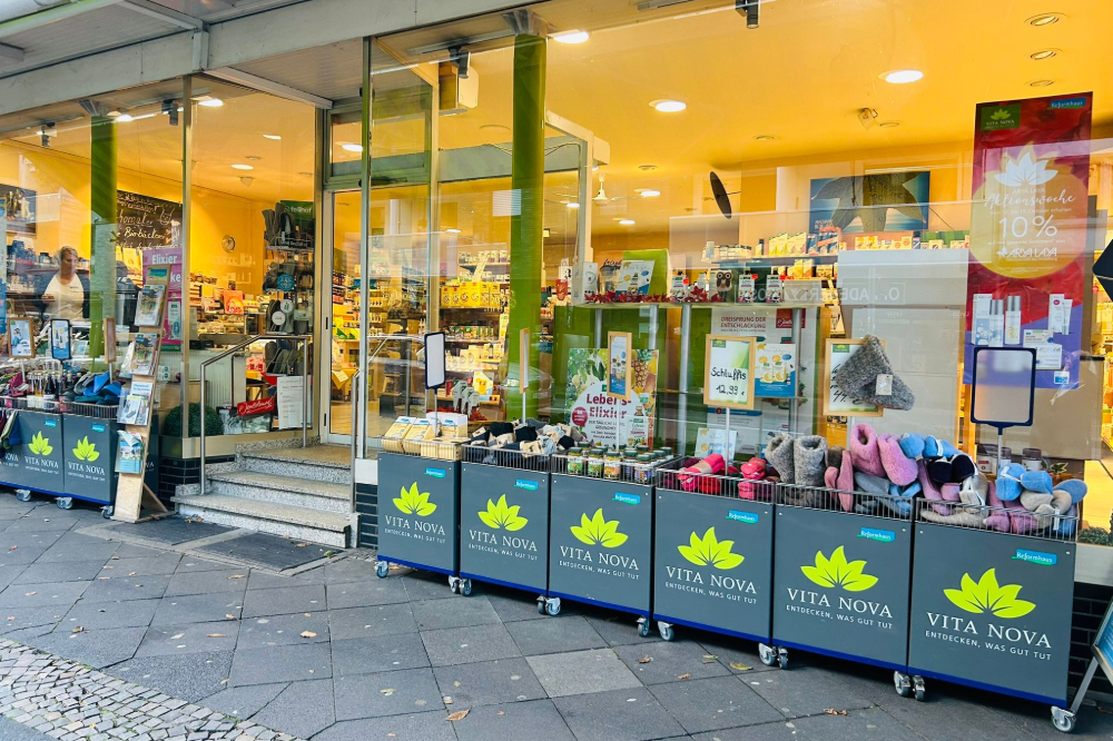 Attraktive-Angebote-am-Eingang-Reformhaus-Pothmann-LeverkusenUdcnt7EUiiwqU