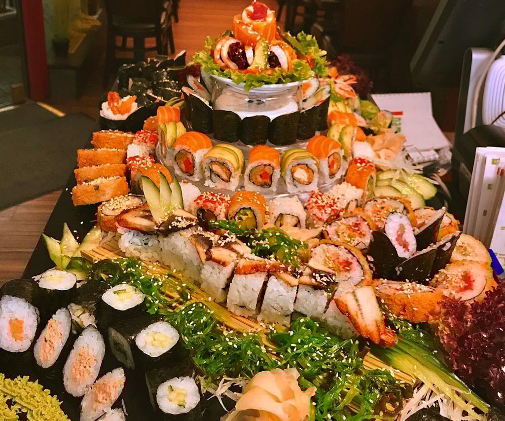 nam-Hilden-Restaurant-asiatisch-Sushi-Torte-Partyservice