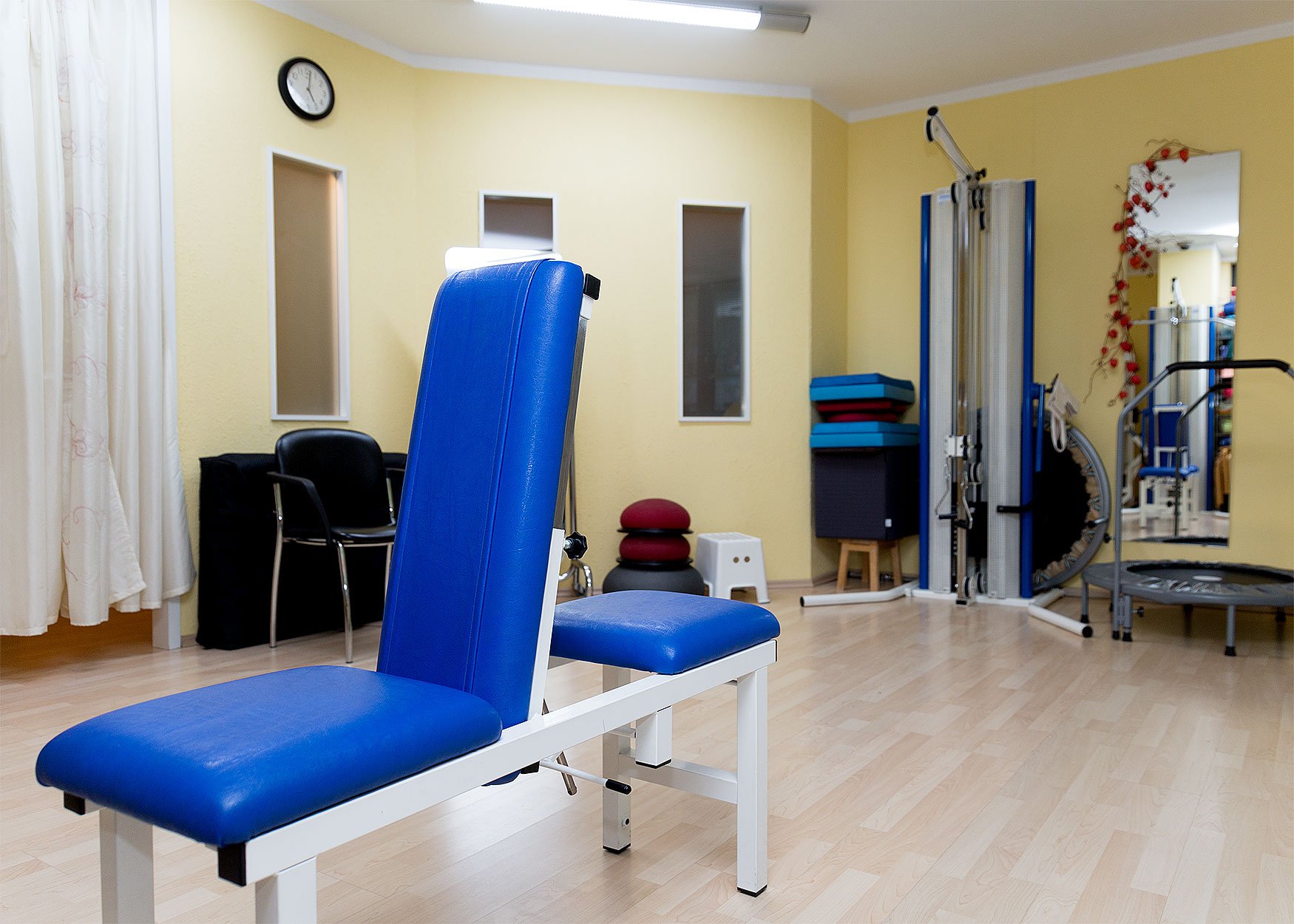 Physiotherapeuten-in-Hilden-breites-Angebot-manuelle-Therapie-bungen-zur-Verbeserung-von-Muskelkraft-Flexibilitaet