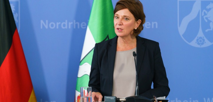 Landesschülervertretung protestiert gegen die Testpflicht Landesschülervertretung protestiert gegen die Testpflicht