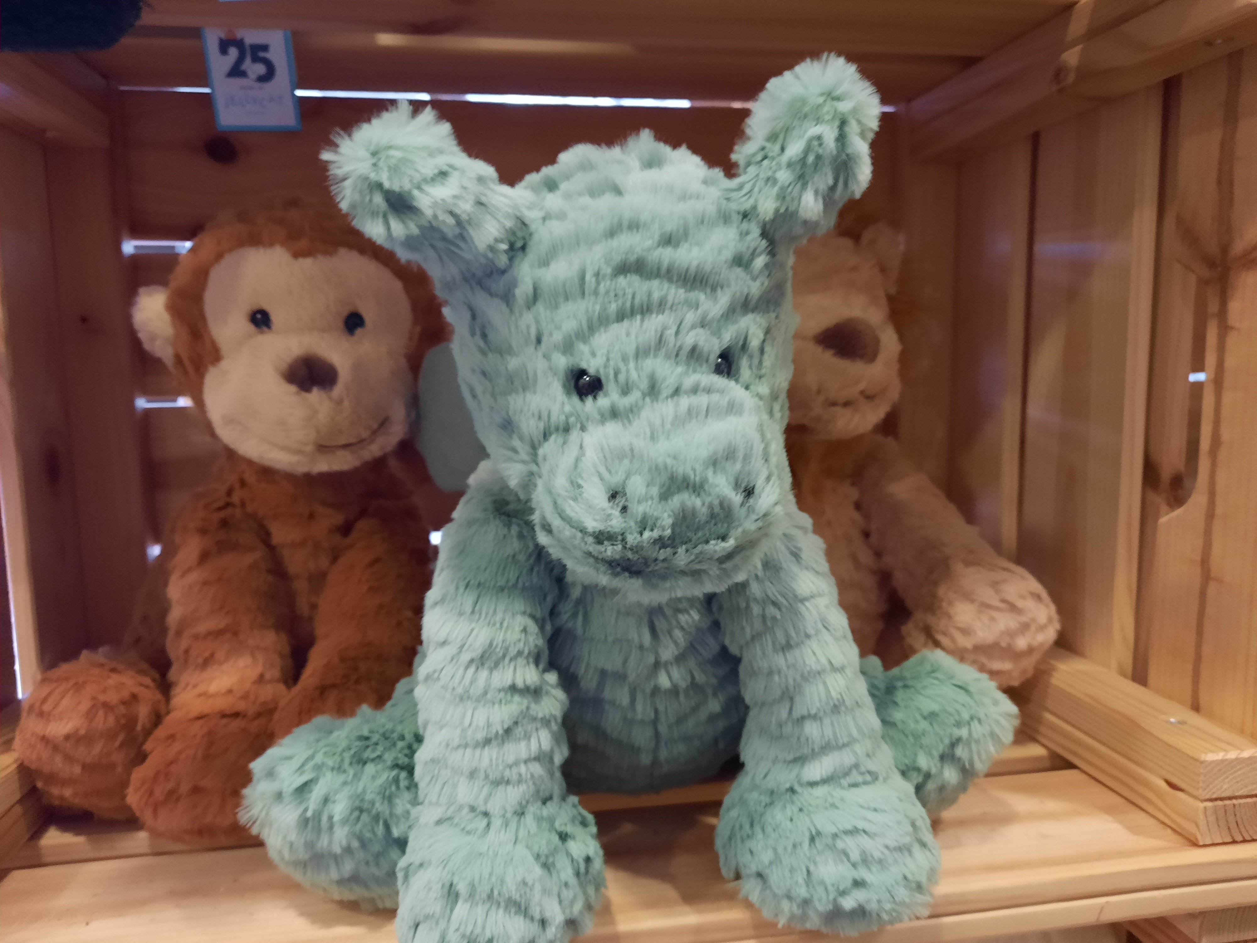 Kuschlige-Pl-schtiere-ffchen-und-kleines-Monster