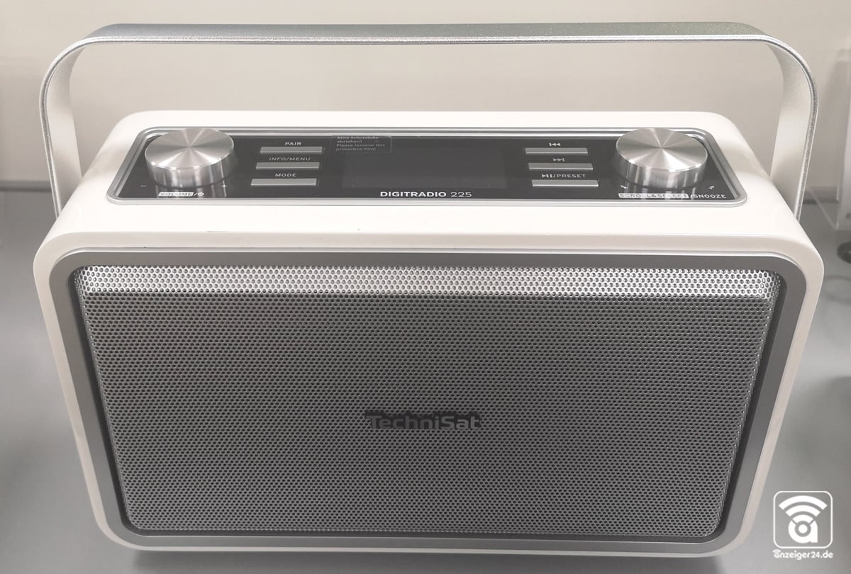EP-Boehme-Zippert-Hilden-Digitalradio-DAB-TechniSat-weiss