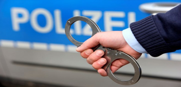 Polizei nimmt zwei mutmaßliche Angreifer fest 