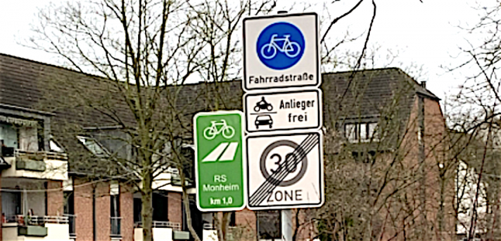 Es weist das Ende einer 30er Zone aus