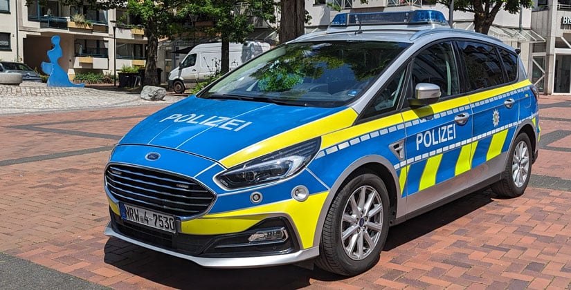 Linkes Bein des Terriers gebrochen – SUV mit überhöhter Geschwindigkeit fuhr einfach weiter 