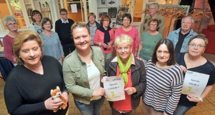 Spenden an das Kinderhospiz Burgholz übergeben Spenden an das Kinderhospiz Burgholz übergeben