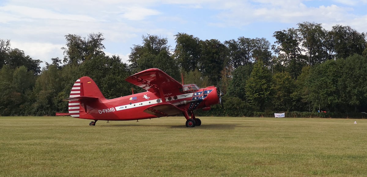 Flugplatzfest-Langenfeld-Erbsloeh-Oldtimer-Rot