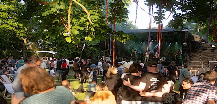 Auf der Wiese neben dem Skatepark an der Kapellenstraße Auf der Wiese neben dem Skatepark an der Kapellenstraße