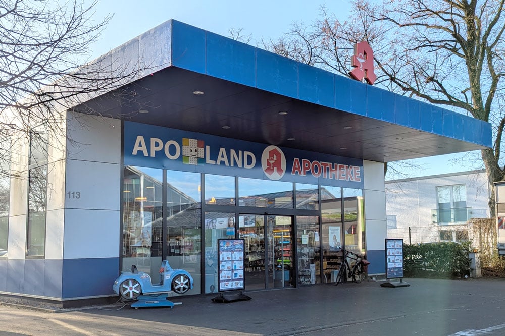 Apoland-Apotheke-Hilden-Eingang-linke-Seite