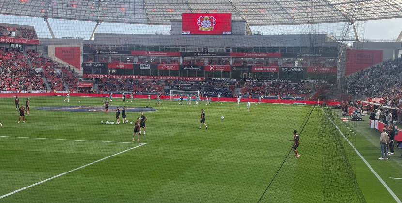 Und: Bayer 04 erstattet allen mitgereisten Fans den Ticketpreis ...
