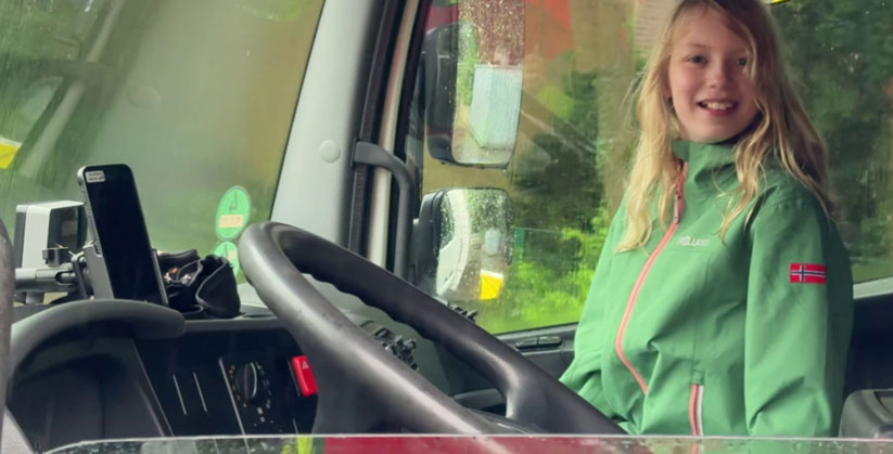 84 Schulklassen übten das richtige Verhalten – Kinder durften auch ins Fahrerhaus