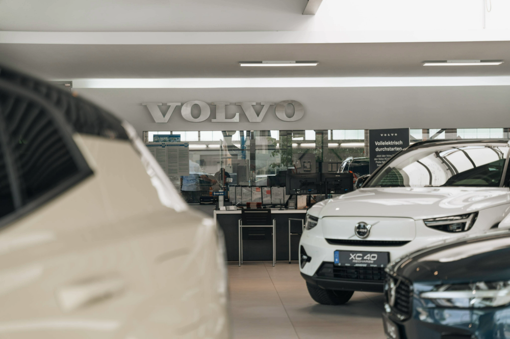 Volvo-Autos-bei-der-Schiefer-Gruppe-in-HildenAOYcXSdIfU4V7