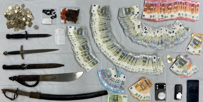 Heroin, Macheten und mehrere tausend Euro Bargeld sichergestellt