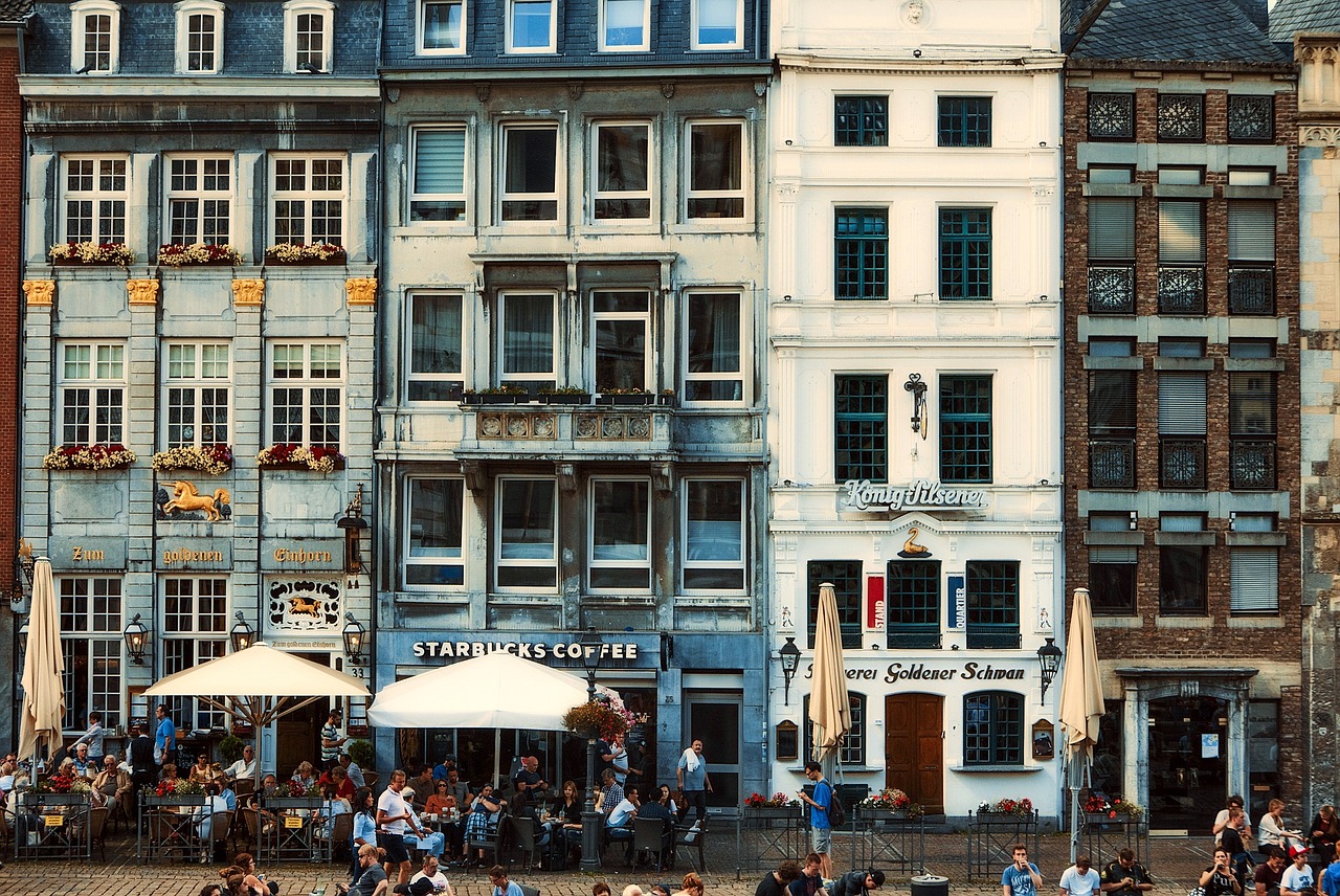 Bummeln-in-Aachen-Marktplatz-am-Rathaus2y8IVYe3GpD81