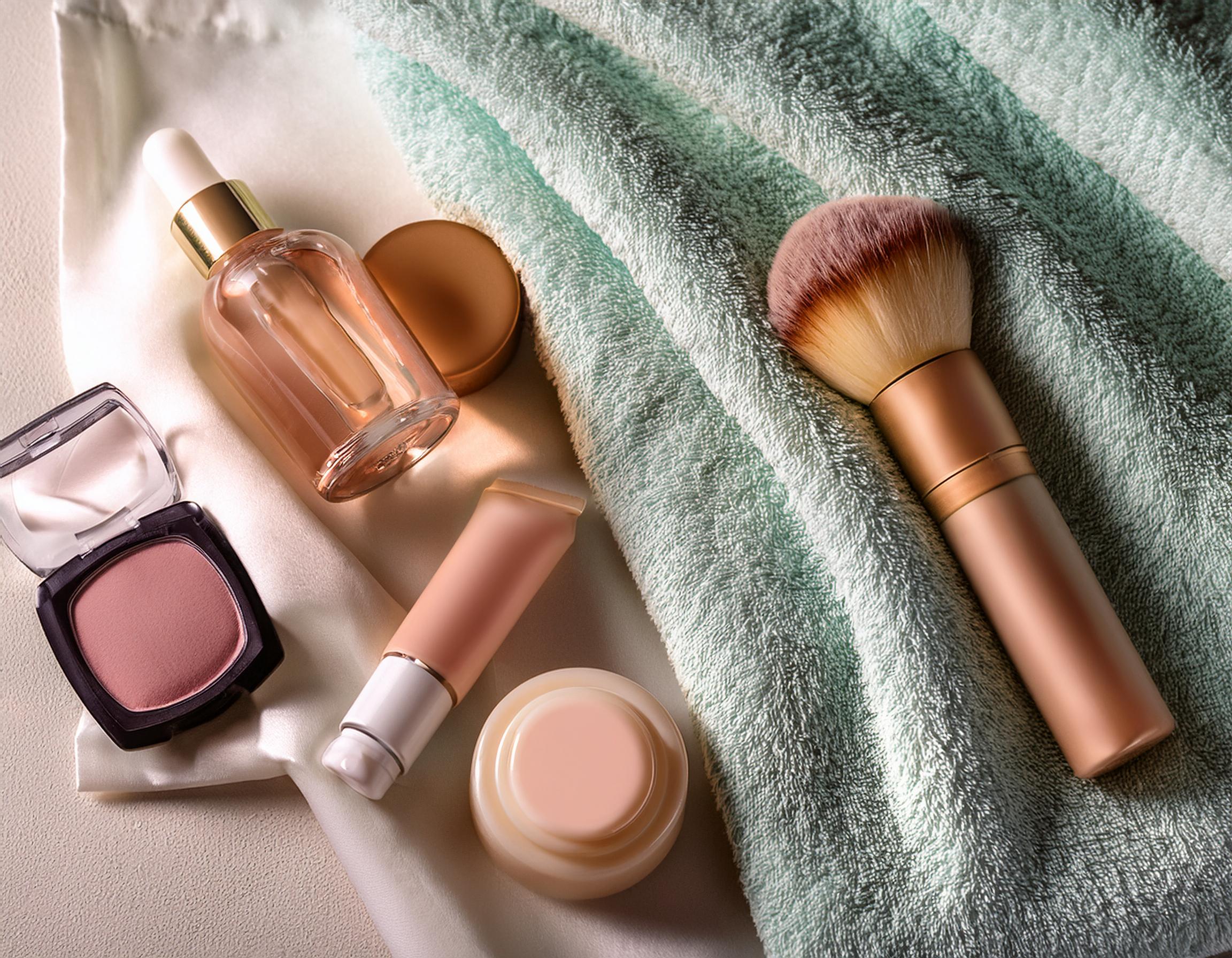 Puder-Lippenstift-und-Parf-m-alles-f-r-die-Sch-nheit-Kosmetikshops-in-Eichst-tt