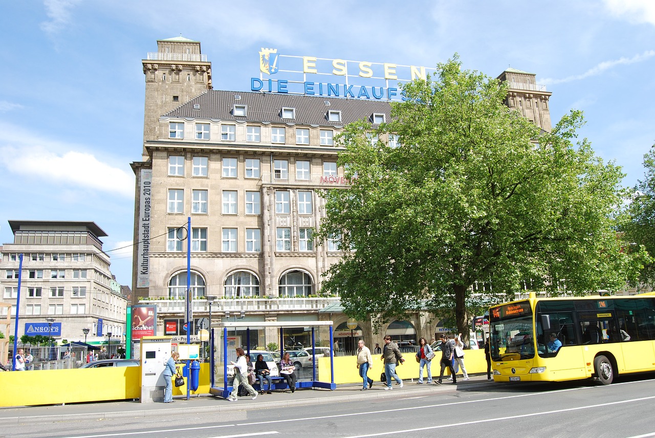 Willy-Brand-Platz-in-Essen-Zentrum-Dein-Bummel-und-Shoppingerlebnis