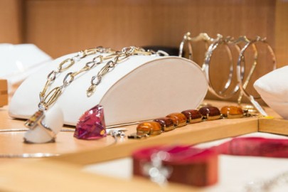 Wunderschönen Schmuck gibt es in der Goldquelle Hilden Wunderschönen Schmuck gibt es in der Goldquelle Hilden