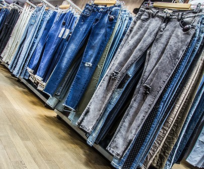 Die große Auswahl an jeans bei Secret ist beeindruckend